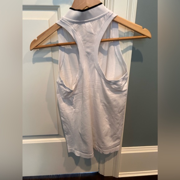 Athleta top size small - Picture 2 of 2